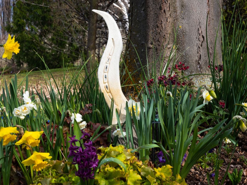 8-800x600px-gardenize-spring-border-sculpture